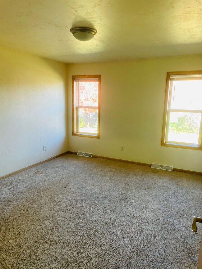 Building Photo - 2930 W Glenpark Dr