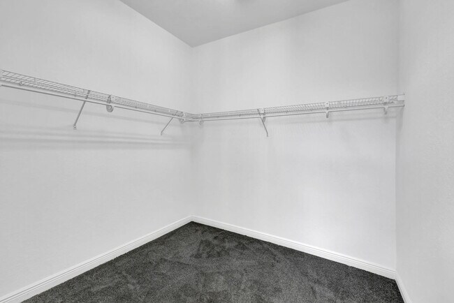 Building Photo - 838 NW 83rd Ln