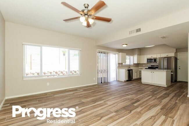 Building Photo - 4546 E Villa Theresa Dr