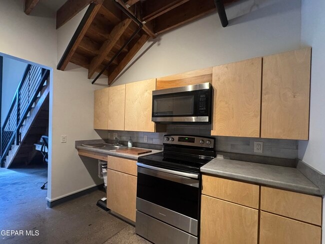 Building Photo - 200 Anthony St