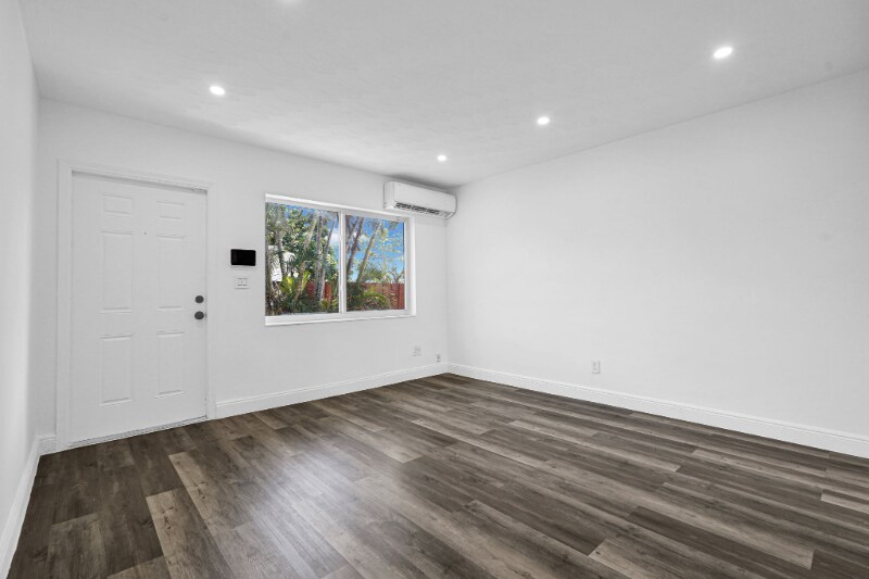 Building Photo - 2212 Roosevelt St