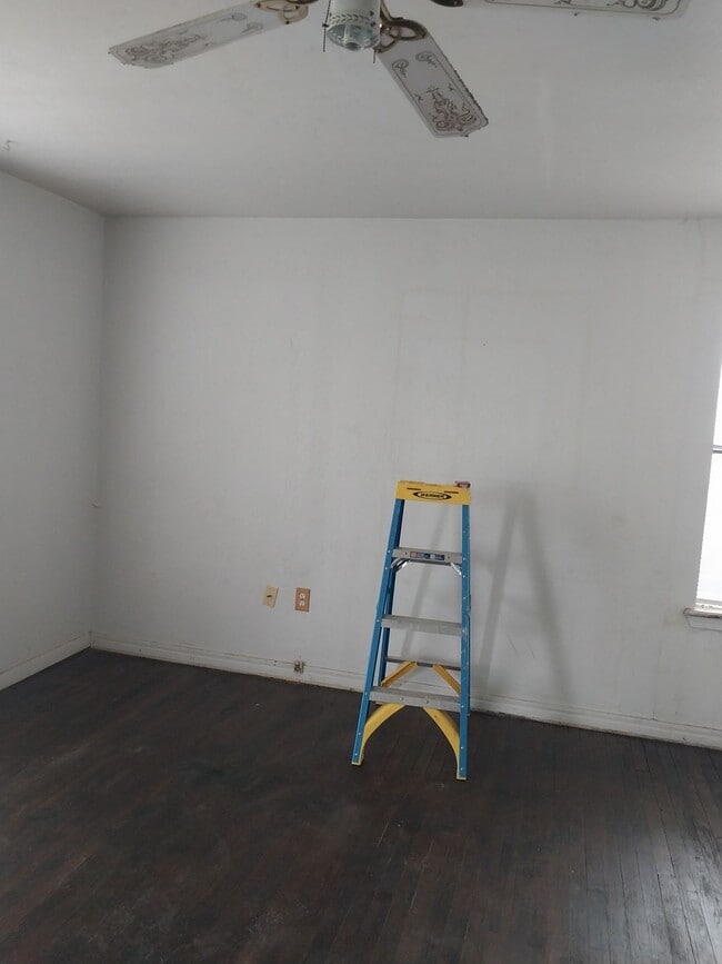 Building Photo - 1510 S 11th St