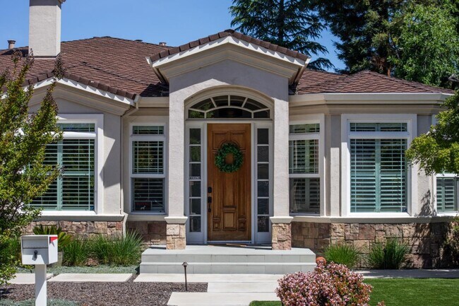 Building Photo - 955 Stanley Ave