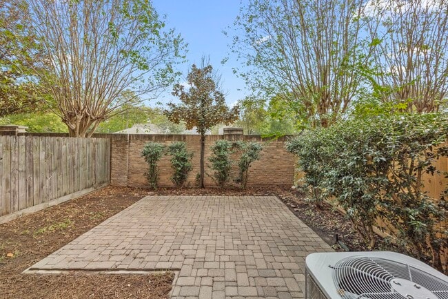 Building Photo - 7930 Stoneyway Dr