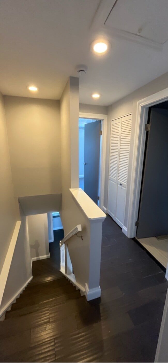 Building Photo - 208 Bonnie Brae Dr