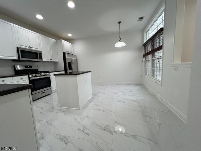 Building Photo - 311 Kensington Ln