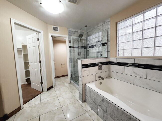 Building Photo - Marshall Ranch 5 bedroom!!  Available Now.