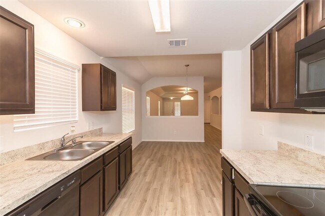 Building Photo - 24410 Bella Carolina Ct