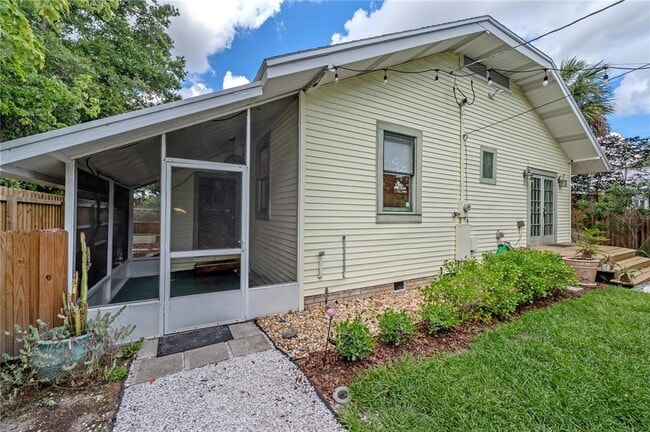 Building Photo - 5207 N Suwanee Ave