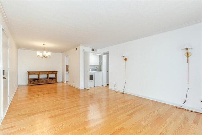 Building Photo - 3005 Seven Pines Ln