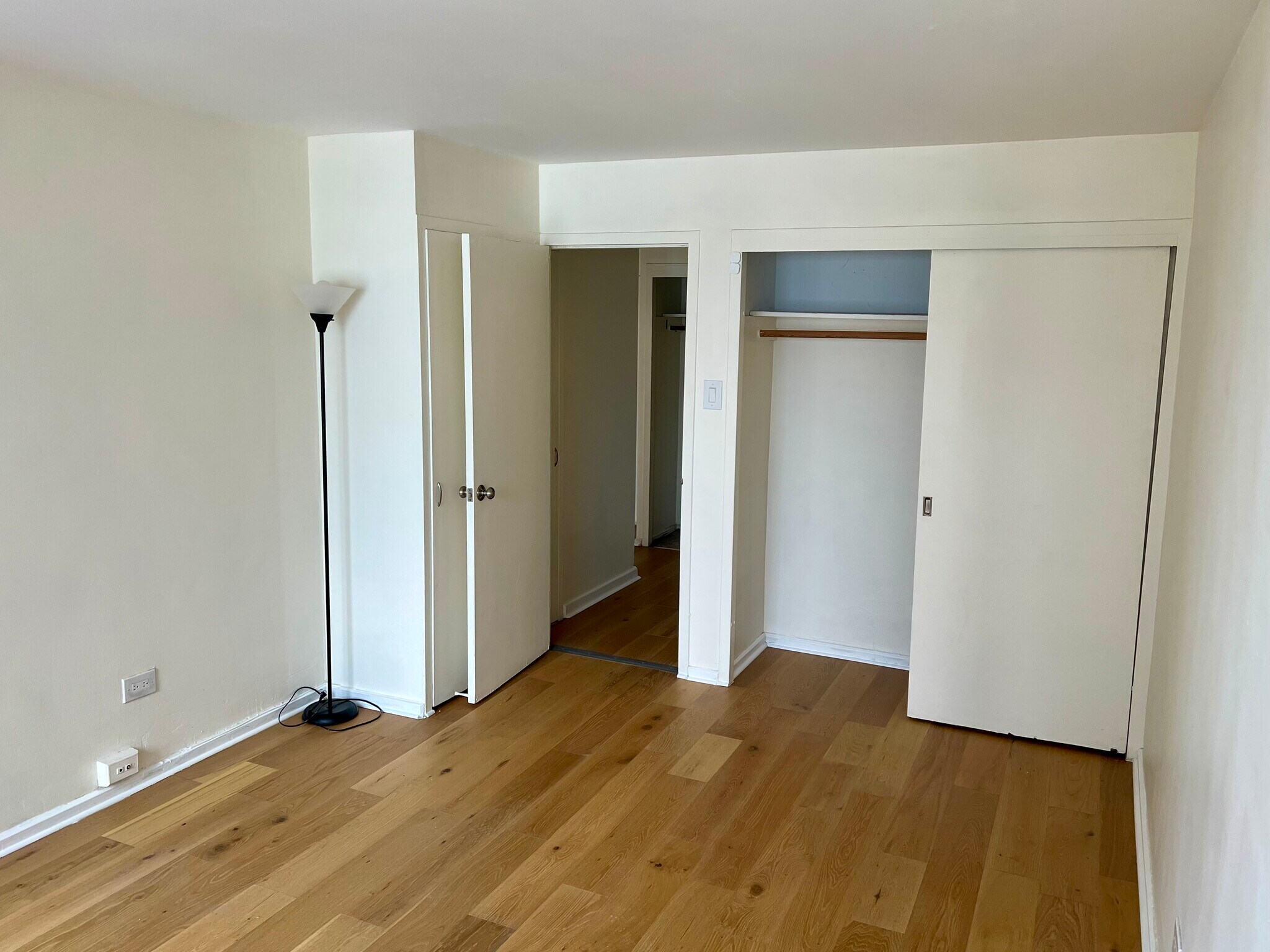 Building Photo - 6030 N Sheridan Rd