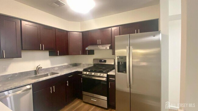 Building Photo - 1221 Waterford Dr