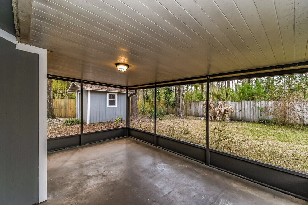 Building Photo - 8136 Honeysuckle Ln