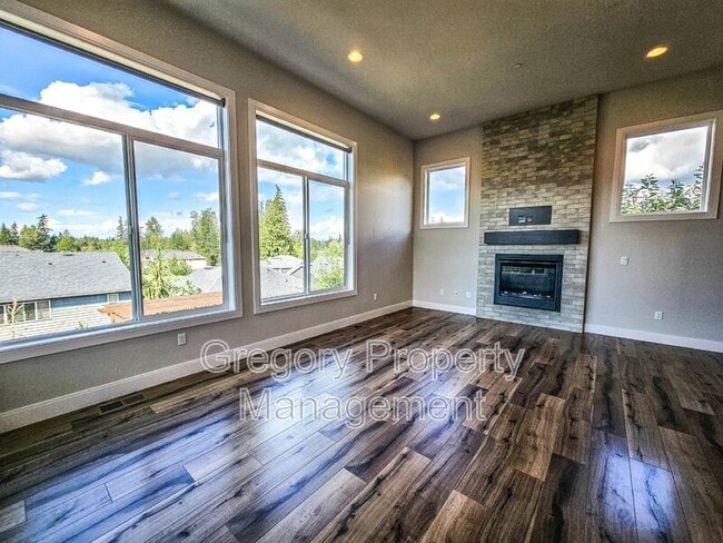 Building Photo - 619 202nd Pl SW