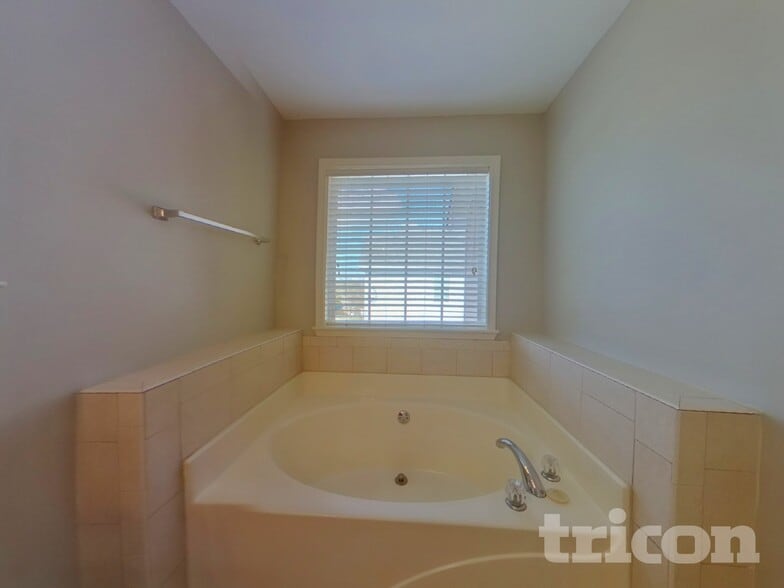 Building Photo - 4758 Arden Dr