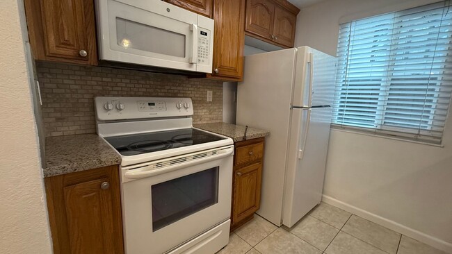 Building Photo - Charming 1 bed 1 bath condo on bottom floor