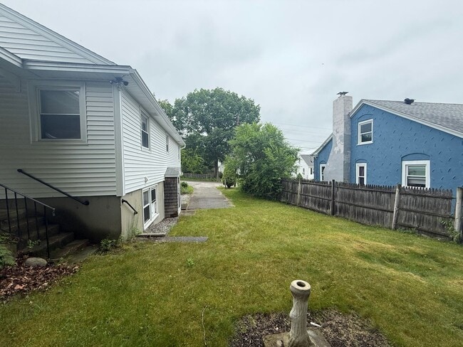 Building Photo - Charming 3-Bedroom Single-Family Home