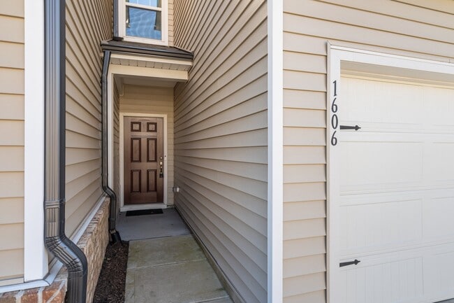 Building Photo - 1606 Clayfire Dr.