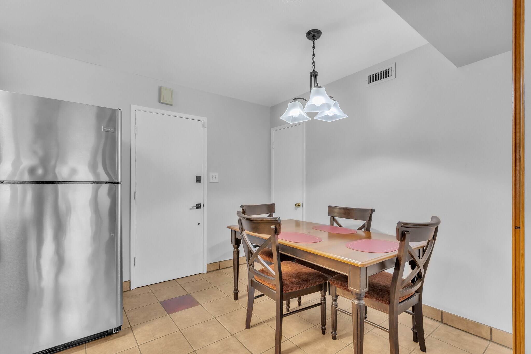 Building Photo - 6630 Lindbrook Way