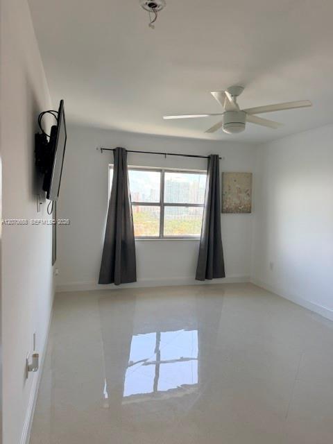 Building Photo - 400 Kings Point Dr