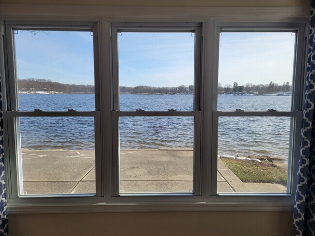 Living Room Patio Lake View 1 - 5207 N Shore Dr