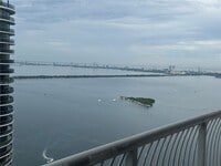 Building Photo - 1750 N Bayshore Dr