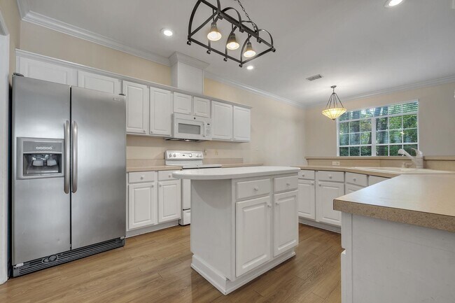 Building Photo - 8313 Elan Dr