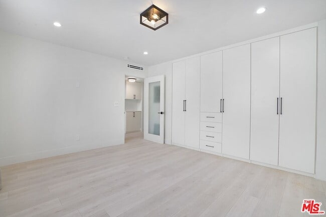 Building Photo - 3380 Vinton Ave