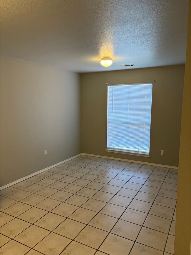 Building Photo - 1125 Grinnel Cir