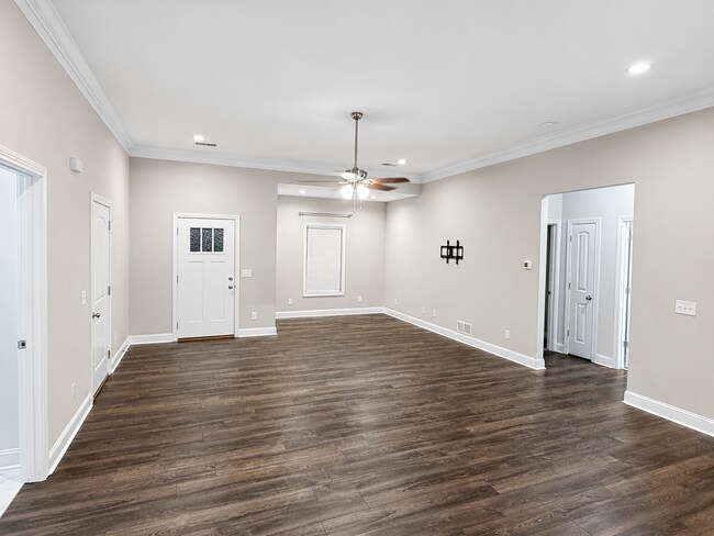 Building Photo - 547 Southern Cross Dr
