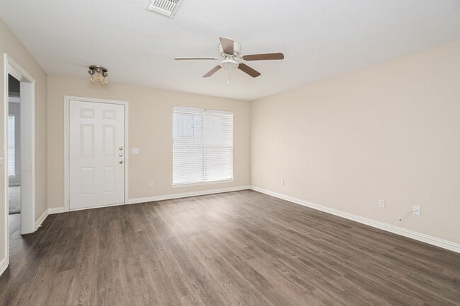 Building Photo - 640 W Marshall Dr