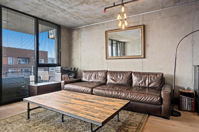 Building Photo - Chic Furnished Loft with Bay Views in the ...