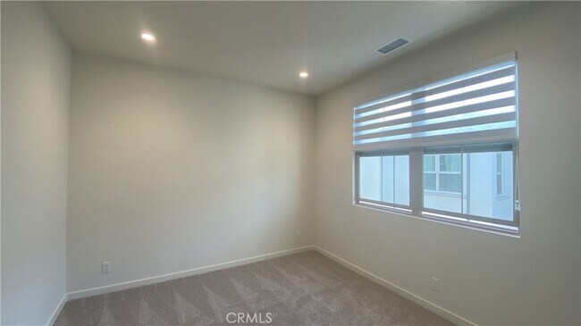 Building Photo - 110 Sunnyside