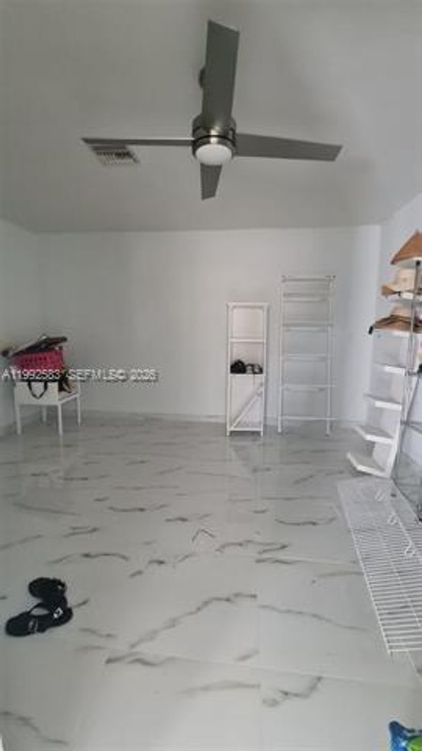 Building Photo - 6130 SW 64th Ave