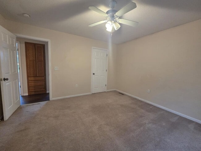 Building Photo - 601 Tall Grass Dr