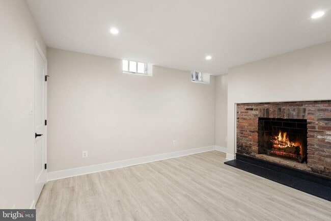 Building Photo - 214 S Henry St