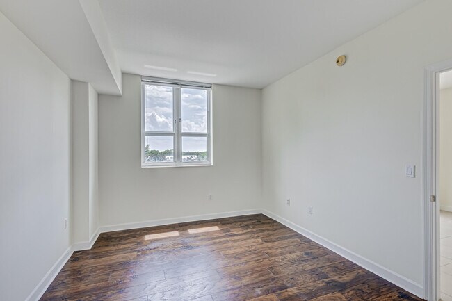 Building Photo - 480 Hibiscus St