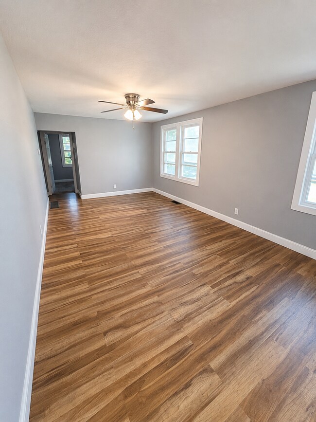 Building Photo - Charming 2BD/1BA with Garage