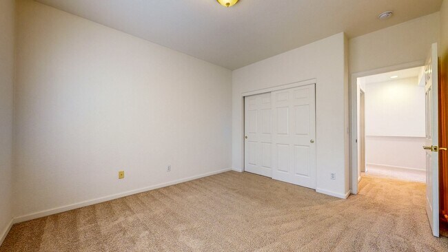 Building Photo - Desirable Skyhawk 3 bedroom Tri-Level Single Family