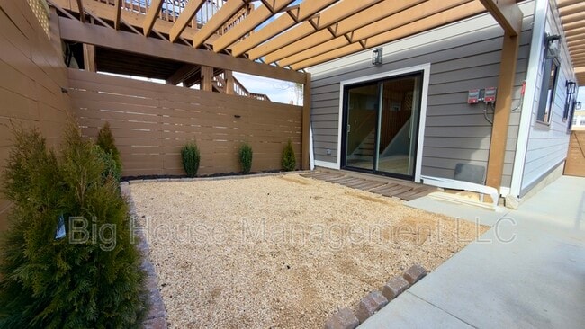 Building Photo - 247 Farragut St NW