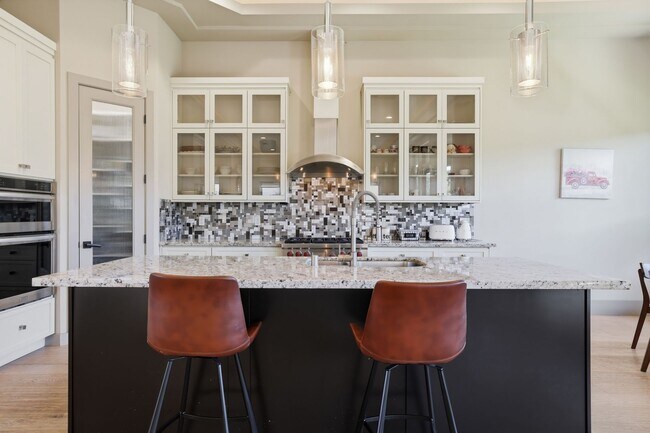 Building Photo - 3813 Calverhall Way