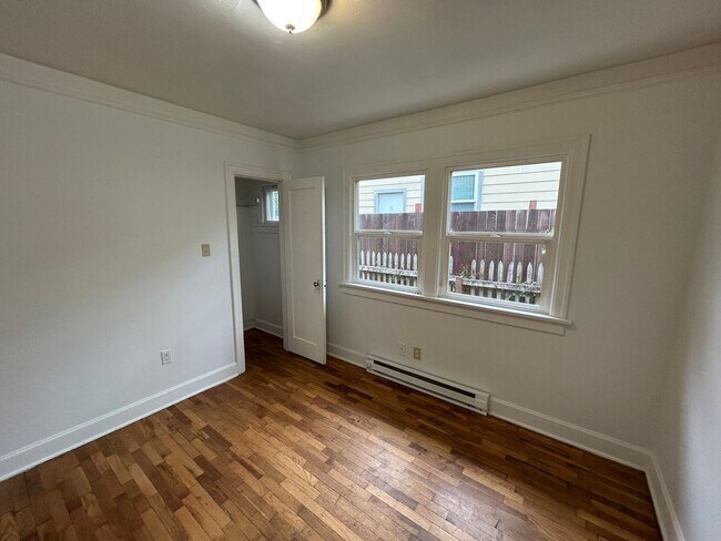 Building Photo - Cozy 2 BD, 1 BA w/ 1 Car Garage in Tacoma!