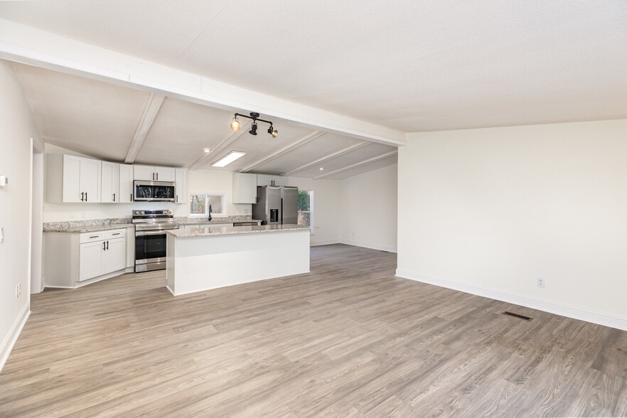 Building Photo - 130 Old Lowesville Rd