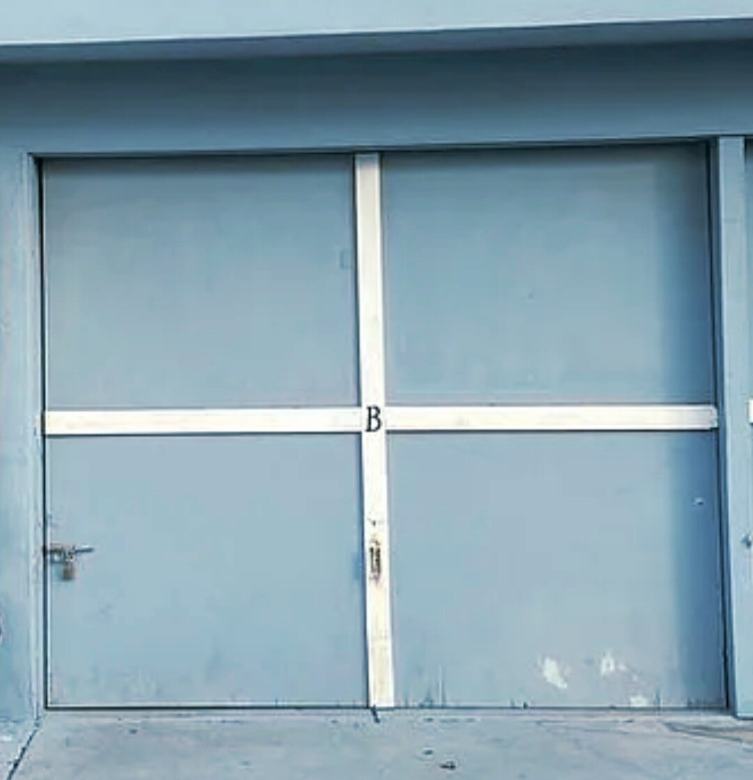 Private & secure garage. - 934 S Myers St