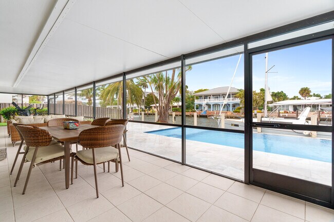 Building Photo - 273 Tropic Dr