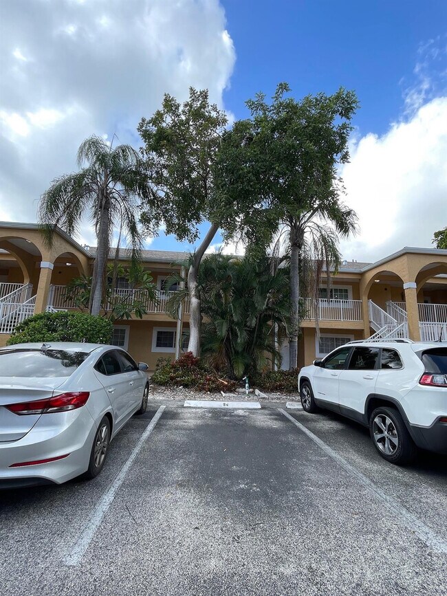 Building Photo - 441 SE 10th St