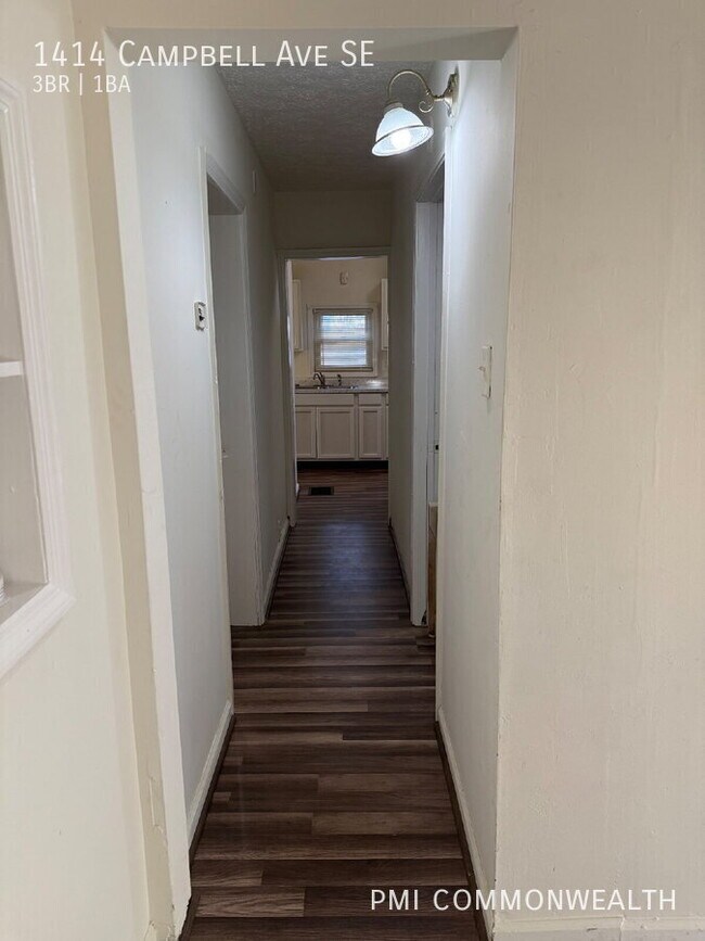 Building Photo - 1414 Campbell Ave SE