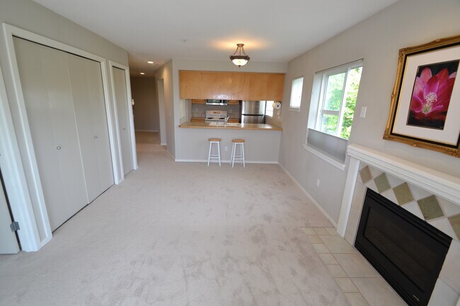 Building Photo - 12345 Roosevelt Way NE