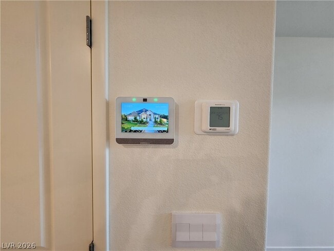 Building Photo - 6062 Lily Gdn St