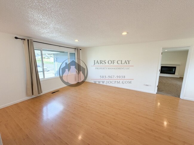 Building Photo - Move in ready South Salem Home!